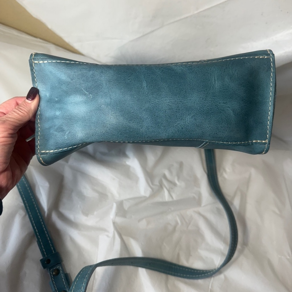 Portland Leather Lola Crossbody Tote - Picture 13 of 16